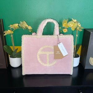 Ugg x telfar medium shopper in Pink. Tote